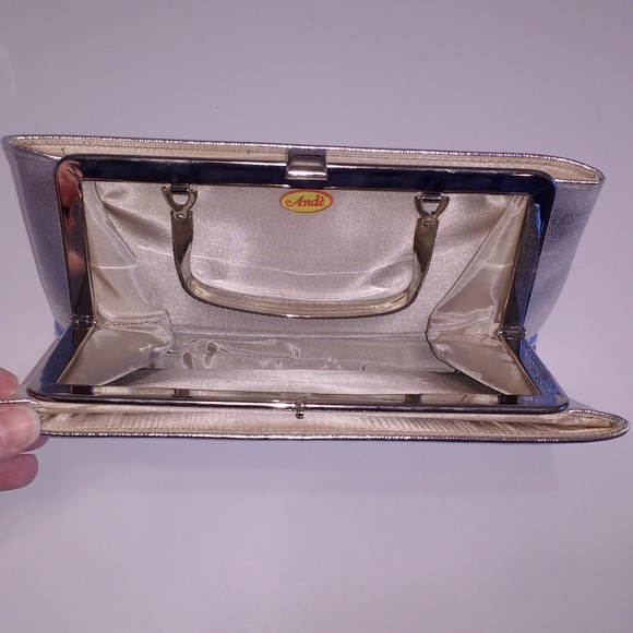 *Ande Unique Metal Handle Silver Bag Clutch - Picture 8 of 8